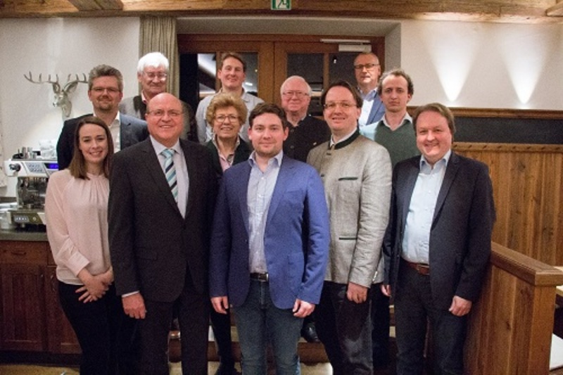 Bei der Ortshauptversammlung der CSU Landshut-Achdorf im
Zollhaus gab der Kandidat der CSU Landshut für die Europawahl,
Dr. Stefan Schäck, einen Bericht über den anstehenden Wahlkampf ab.