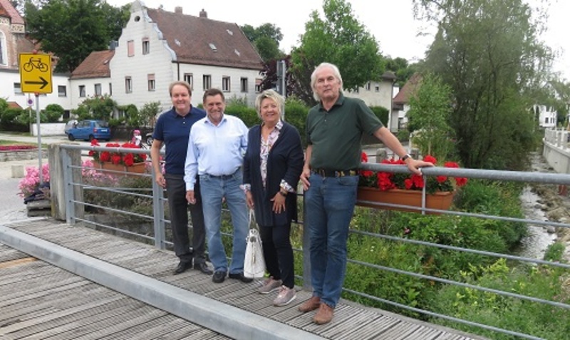 Ingeborg Pongratz, Lothar Reichwein und Helmut Radlmeier wollen die Gesundheitsprävention der Stadtbevölkerung stärken und eine kneippsche Wassertretanlage im Roßbach einrichten.