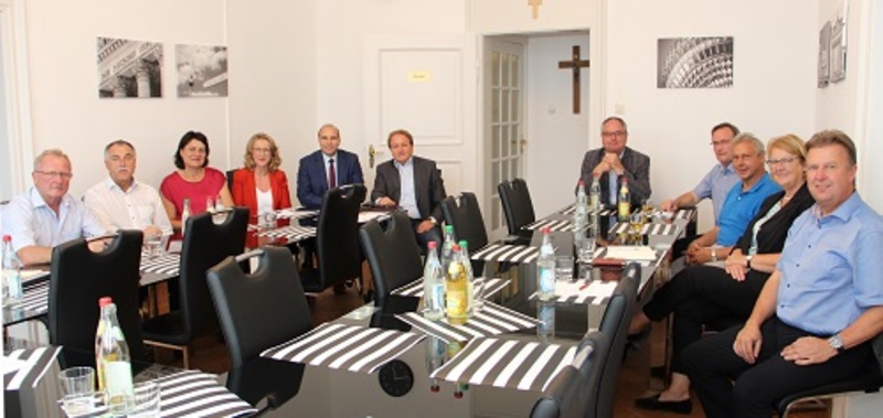 Die Bürgermeisterinnen und Bürgermeister der CSU im Landkreis  Landshut gaben dem Bundestagsabgeordneten Florian Oßner und dem Landtagsabgeordneten  Helmut Radlmeier ihre Anliegen mit auf den Weg.