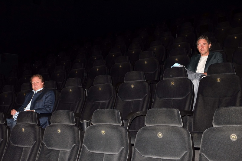 Mit Michael Wohlgemuth, Betreiber des Kinopolis Landshut, sprach
Helmut Radlmeier über die Hürden und Chancen für Kinos während
Corona und setzte sich erfolgreich für eine Wiedereröffnung ein.