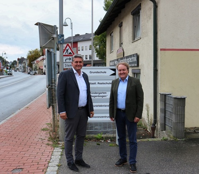 Leerstände im Ortskern von Neufahrn sollen mithilfe der Städtebauförderung des Freistaats beseitigt werden, wie
Bürgermeister Peter Forstner und Helmut Radlmeier besprachen.