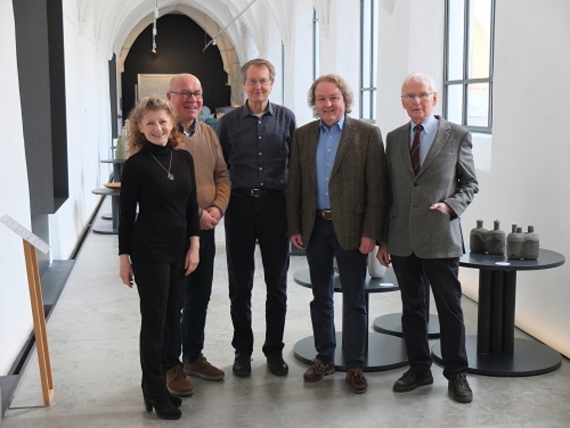 (v.l.): Anke Humpeneder-Graf, Thomas Stangier, Prof. Dr. Axel Holstege, Helmut Radlmeier und Prof. Dr. Gernot Autenrieth freuen sich, dass die Initiative erfolgreich war.